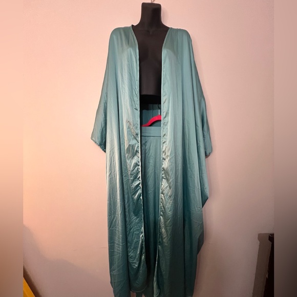 DRESSED IN LALA KIMONO AND PANT SET*** SOLD OUT ONLINE - Picture 2 of 5